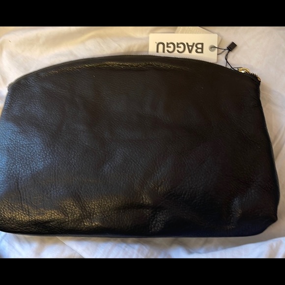 BAGGU Handbags - BAGGU Large Black Clutch